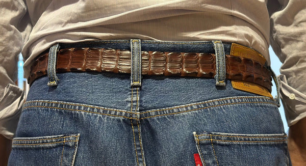 Bredal Wild crocodile-belte worn på Levi's 501 — eksotisk skinn i hverdagen