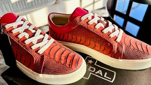 Kanskje verdens fineste eksotiske sneakers?  Her ser du noe av håndverket. - Bredal Wild - The luxury leather shop.
